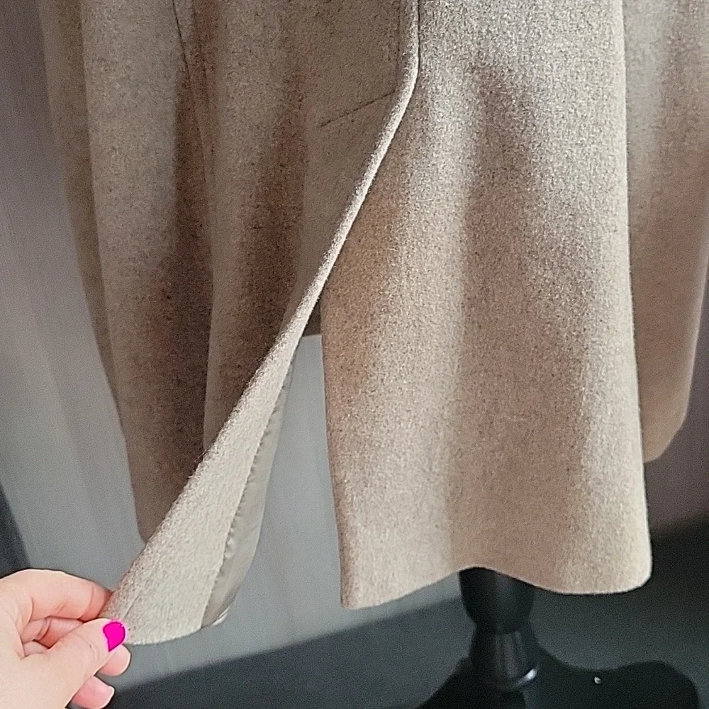 Vintage Lambswool and Cashmere Blend Coat with Fox Fur Collar - Picture 6 of 14